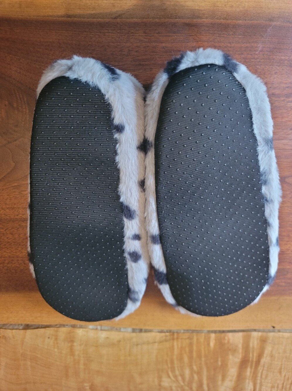 Faux Fur Snow Leopard Print Slipper Socks NWOT - Picture 2 of 7